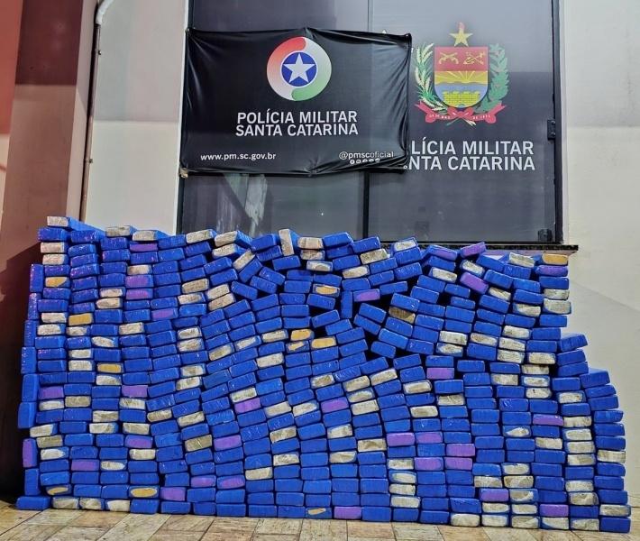 PM apreende quase 400 kg de maconha durante abordagem no Oeste