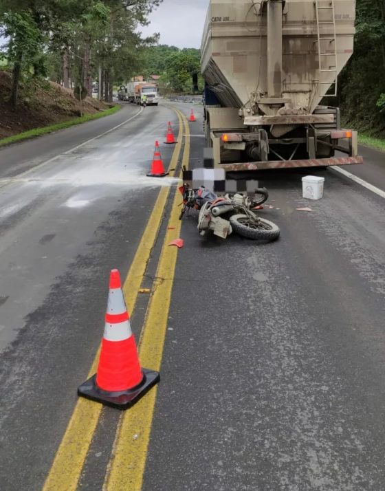 Acidente fatal na BR-470: motociclista morre em colisão traseira