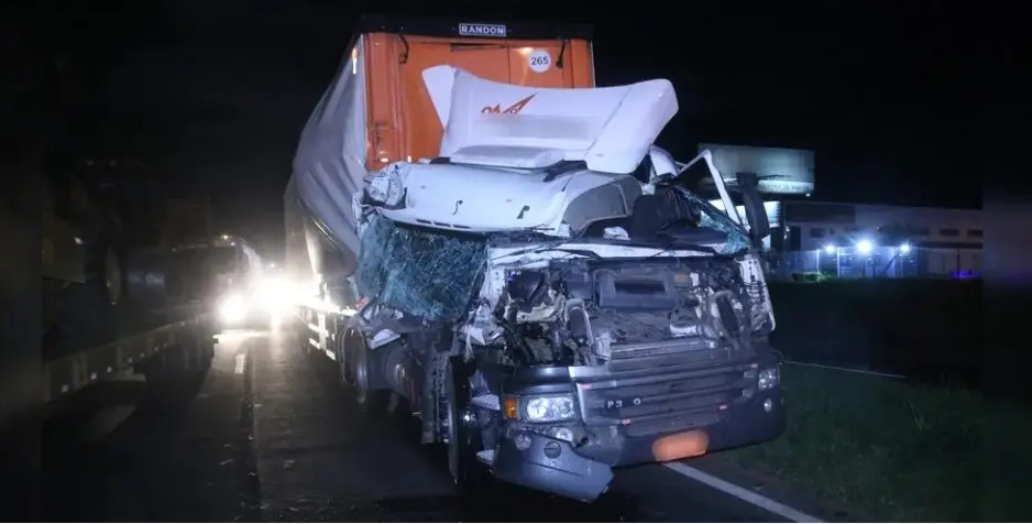 Caminhoneiro é preso por embriaguez ao volante após provocar acidente na BR-376