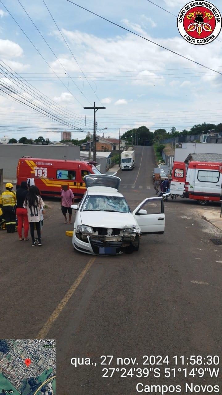 Colisão entre carro e moto deixa duas pessoas feridas em Campos Novos