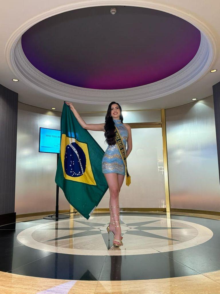 Conheça a filha de moradores do Oeste catarinense que representa o Brasil no Miss Teen International 2024 no Peru