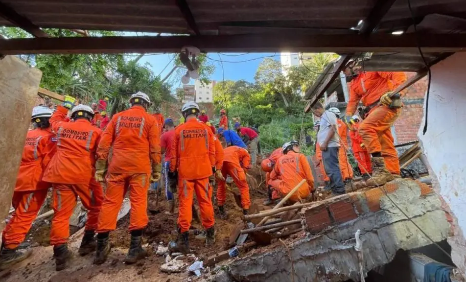 Corpo de menina de 12 anos que caiu em bueiro na Bahia é encontrado; um adolescente também foi localizado