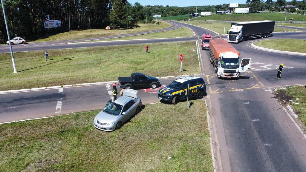 Idosa morre após carro ser arrastado por caminhão no Trevão de Irani