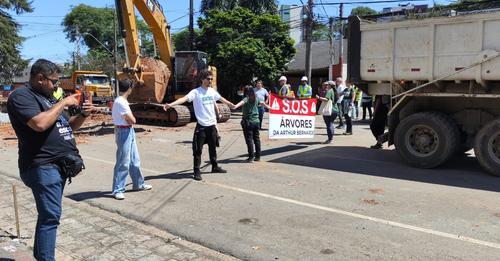 Manifestantes dificultam obras do Inter 2 em Curitiba; ONG pede suspensão na Justiça