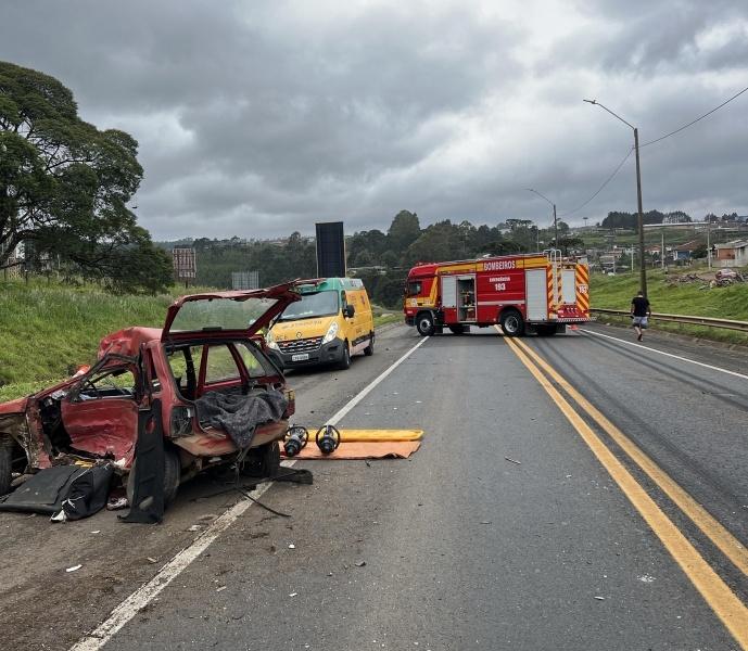 Motorista morre após carro ser atingido por caminhão na BR-116