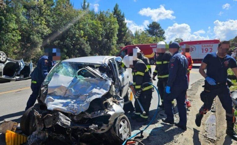 Mulher morre em batida frontal na BR-282