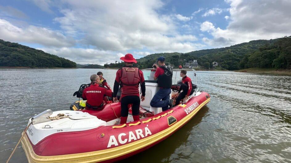 Bombeiros encontram corpo de homem que caiu de jet ski com a filha em Rio dos Cedros