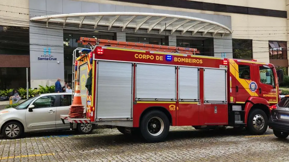 Pacientes de UTI são retirados às pressas de hospital após vazamento de gás oxigênio, em Curitiba