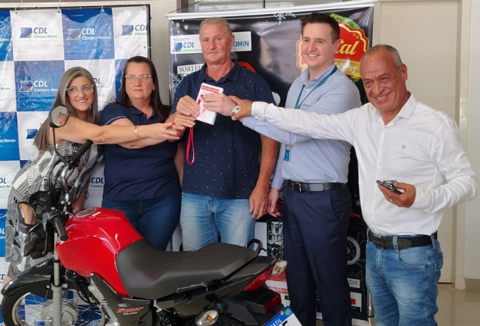 CDL entrega Moto Honda, Prêmio principal do ‘Natal Celeiro da Paz’