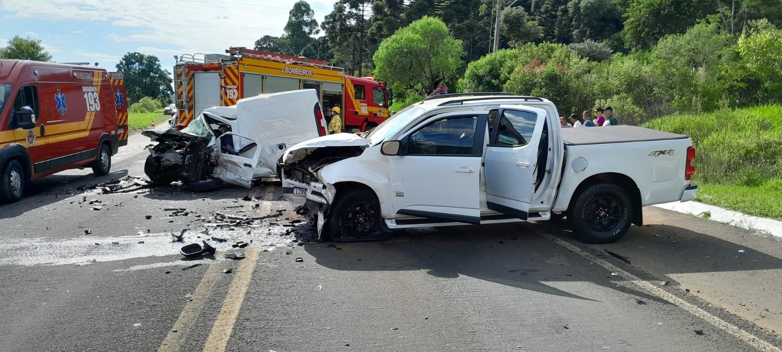 Grave acidente de trânsito deixa um morto e três feridos na BR-282, em Vargem