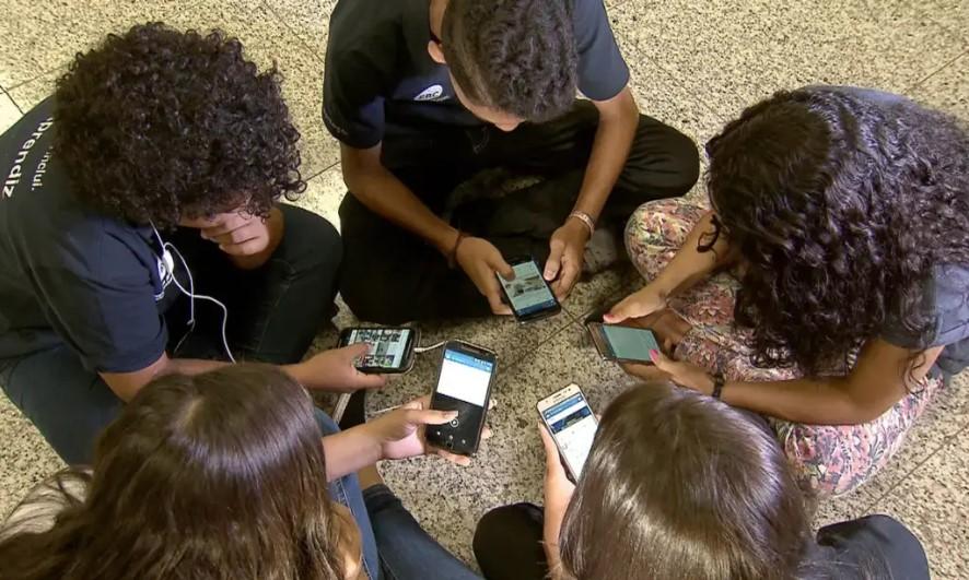 Projeto que restringe celular em escolas será sancionado nesta segunda-feira