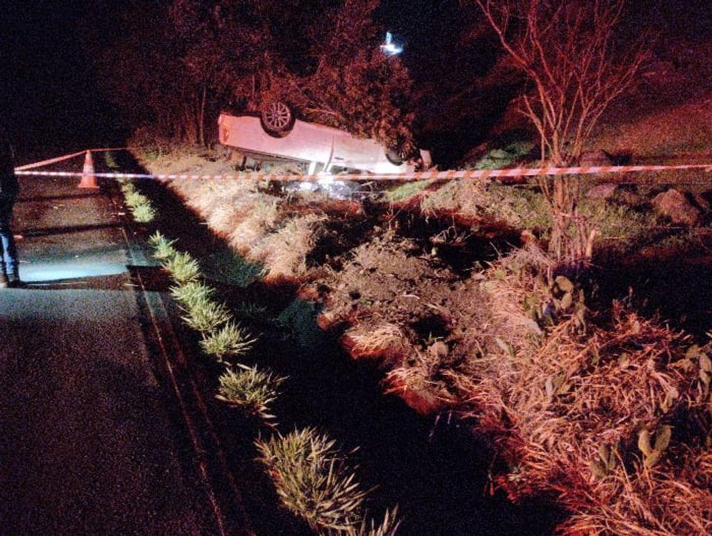 Veículo em alta velocidade sai da pista, colide em árvore e deixa motorista morto em Lacerdópolis